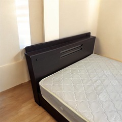 【取引中】セミダブルベッド、マットレス付きの画像