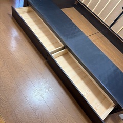 【取引中】セミダブルベッド、マットレス付きの画像