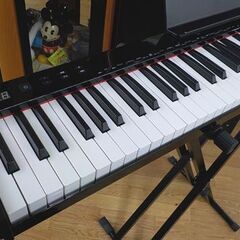 小型電子ピアノ 88鍵盤 NikoMaku SWAN-S ブラック 持ち運び可能 ケース・スタンド・イス・ペダル・譜面台付き 充電式　西岡店の画像