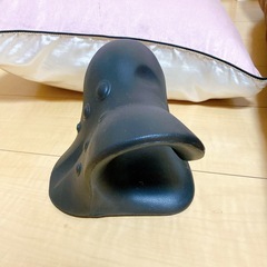 シルクカバーと枕、ストレートネック矯正枕、訳あり掛け布団の画像