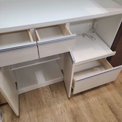 食器棚　白の画像