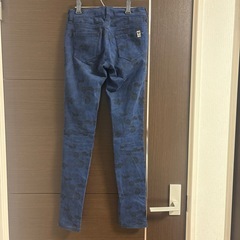 花柄スキニーパンツの画像