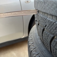 古いスタッドレスタイヤ　215 70 16の画像