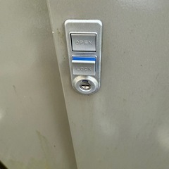 イナバ物置　鉄製(おそらく) 鍵付きの画像