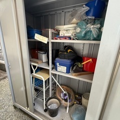 イナバ物置　鉄製(おそらく) 鍵付きの画像