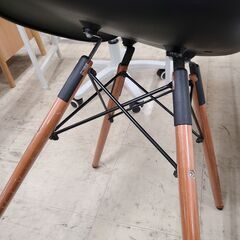 J1951【リユースのサカイ柏店】イームズチェア　ダイニングチェア　デザインチェア　ブラック　クリーニング済みの画像
