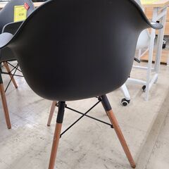 J1951【リユースのサカイ柏店】イームズチェア　ダイニングチェア　デザインチェア　ブラック　クリーニング済みの画像