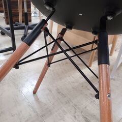 J1952【リユースのサカイ柏店】イームズチェア　ダイニングチェア　デザインチェア　ブラック　クリーニング済みの画像