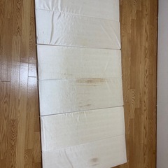 六つ折マットレスの画像