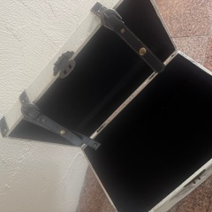 インテリア　トランクケースの画像