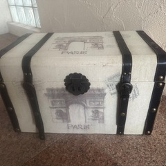 インテリア　トランクケースの画像