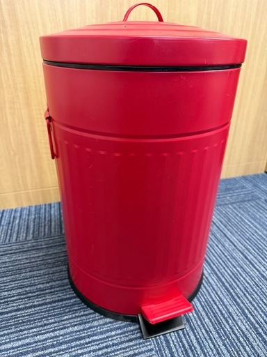 ◎ インテリアにもいける、おしゃれなスチール製 赤い ダストボックス