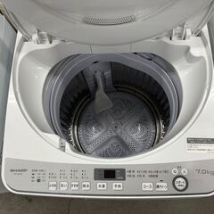 洗濯機探すなら「リサイクルR」❕SHARP❕7㎏❕ゲート付き軽トラ”無料貸出❕購入後取り置きにも対応 ❕R5737の画像