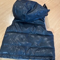 べべ　美品ダウン型リバーシブルベスト90サイズの画像