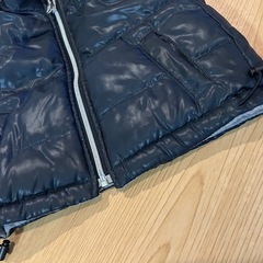 べべ　美品ダウン型リバーシブルベスト90サイズの画像