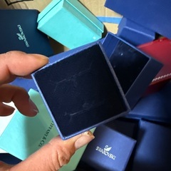 スワロフスキーやティファニーの箱のみの画像