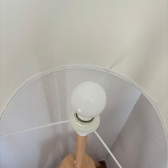 IKEA LAUTERS 木製トライポッドフロアスタンドライト おしゃれの画像