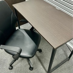 直接または近隣配送限定/ニトリ パソコンデスク&レザーオフィスチェアセットの画像