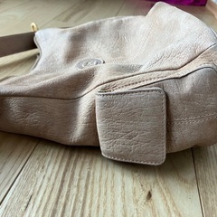 面白い持ち手のバッグの画像