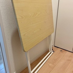 折りたたみテーブルの画像