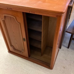 12/25まで店頭商品一部を除き半額クリスマスSALE!!開催中　イ2512-170 昭和レトロ 木製 下駄箱 靴箱 引き戸タイプ キズ汚れ有りの画像