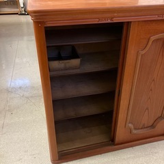 12/25まで店頭商品一部を除き半額クリスマスSALE!!開催中　イ2512-170 昭和レトロ 木製 下駄箱 靴箱 引き戸タイプ キズ汚れ有りの画像