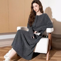 新品 ダークグレー ニット カーディガン スカート セットの画像