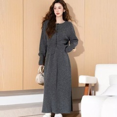 新品 ダークグレー ニット カーディガン スカート セットの画像