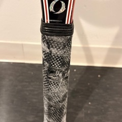 イグニオ　テニスラケット(グリップ要貼り替え)の画像