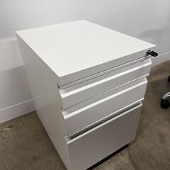スチールオフィスワゴン／キャビネットワゴン　ホワイト （鍵付き・キャスター付き／在庫6台）の画像