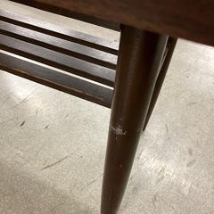 12/25まで店頭商品一部を除き半額クリスマスSALE!!開催中　サ2512-173 木製 ローテーブル ウォールナット色 キズ汚れ有りの画像