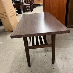 12/25まで店頭商品一部を除き半額クリスマスSALE!!開催中　サ2512-173 木製 ローテーブル ウォールナット色 キズ汚れ有りの画像