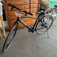 【リサイクルショップどりーむ荒田店】No.604 クロスバイク ブリヂストン ベル〇 鍵付き〇 6速ギア切替 黒 28インチの画像