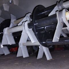 テスター特価　新型ラジコン式ハンマーナイフモア草刈り機　ガソリン/モータープラグインハイブリッドタイプ　クローラー＋タイヤ式　軽トラ積載可　刈幅　700mm　テスト品の画像