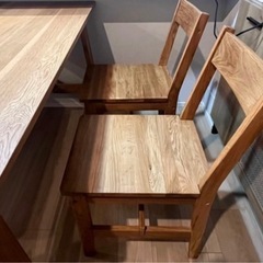 LOWYAダイニングテーブルセットの画像