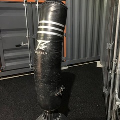 早い者勝ち　無人受け渡し無料　サンドバッグ破れなど有りますの画像