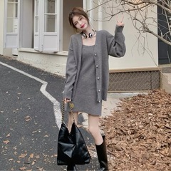 新品グレー ニット カーディガン ドレス セットの画像