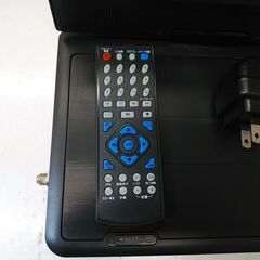 品質保証☆配達有り！4000円(税込み）9インチ ポーターブル DVDプレーヤー リモコン付の画像