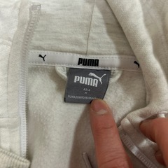 PUMAのパーカー　Mサイズの画像