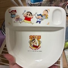 しんちゃんお皿の画像