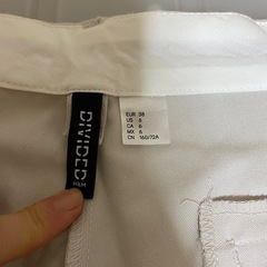 H&Mベージュパンツの画像