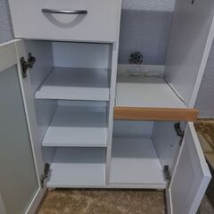 食器棚の画像