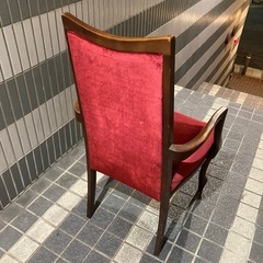 木製椅子の画像