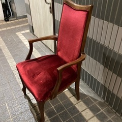 木製椅子の画像