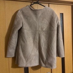 DRESKIP フェイクムートン素材のノーカラーコートの画像