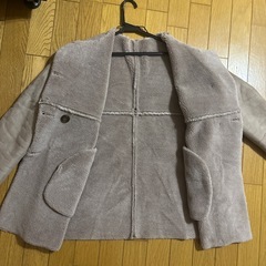 DRESKIP フェイクムートン素材のノーカラーコートの画像