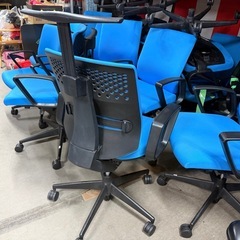 コクヨ　肘付き　チェア　ガス圧昇降　ハンガー付きの画像