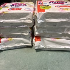 おむつ6袋の画像