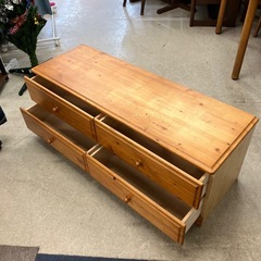 サ2512-177 カントリーテイスト ローチェスト パイン材 木目 キズ汚れ有りの画像