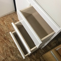 ジャングルジャングル貝塚店　食器棚　白　ホワイト　2枚扉　引き出し　コンセント　高さ調節　調節　中古　貝塚市　二色浜の画像